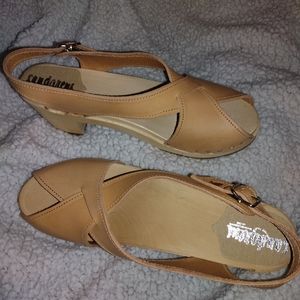 Sandgrens hill clogs